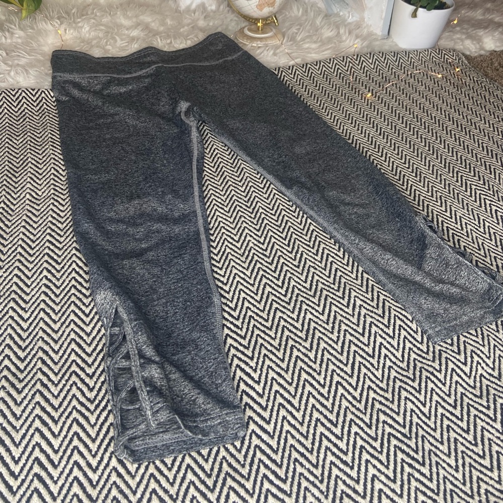 Small short leggings hight waist.